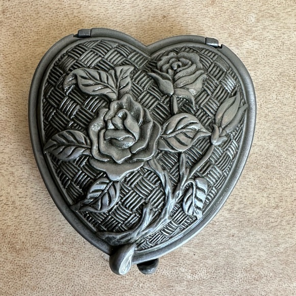 Vintage Ornate Heart Shaped Compact Mirror and Place For A Picture - Picture 3 of 4